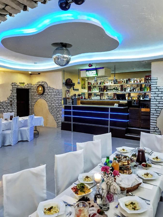 Willa-Restauracja Victoria Островець-Свентокшиський Екстер'єр фото