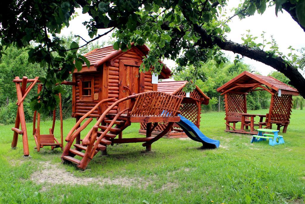 Willa-Restauracja Victoria Островець-Свентокшиський Екстер'єр фото