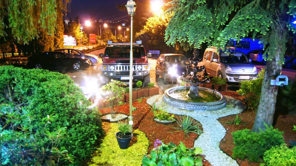 Willa-Restauracja Victoria Островець-Свентокшиський Екстер'єр фото
