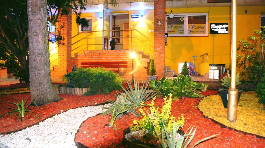 Willa-Restauracja Victoria Островець-Свентокшиський Екстер'єр фото